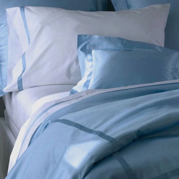Luxurious Matouk Nocturne Duvet in Charcoal, King Size - Picture 1 of 4